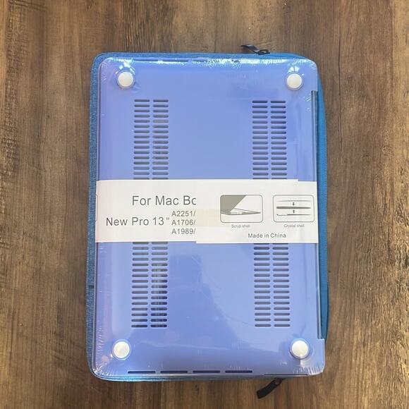 MacBook Pro 13” 2016-2020 blue soft case with hardshell - Picture 3 of 5